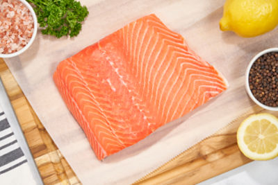 Fresh Tray Wrapped Atlantic Salmon Fillet