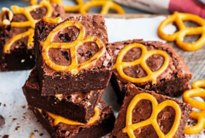 Brownies with Salted Pretzels