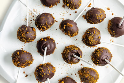 Chocolatey Gingerbread Cake Pops