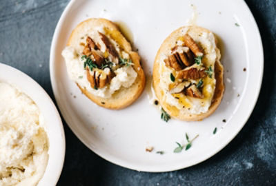 Crostini with Honey, Pecans, and Thyme