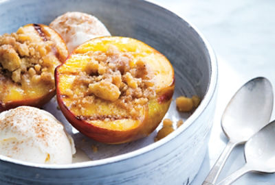 Grilled Peaches with Shortbread Crumble