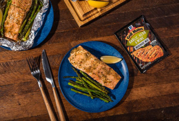 Grilled Salmon & Asparagus Foil Packets
