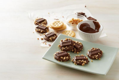 HERSHEY Bar Cracker Snack Medallions