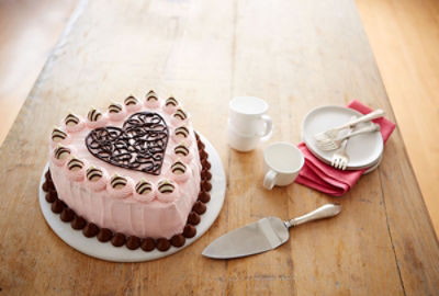 HERSHEY'S HUGS & KISSES Valentine's Cake