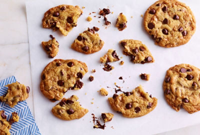 Hershey's Chocolate Toffee Skillet Cookie