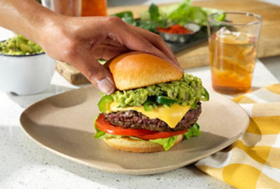 IMPOSSIBLE JALAPEÑO CHEDDAR TACO GUAC BURGER