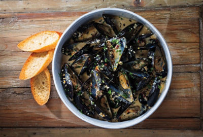 Mussels in Chile-Garlic Cream