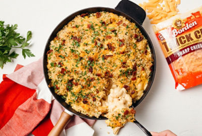 Ooey Gooey Baked Mac and Cheese With Bacon