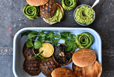 Portobello Burger ‘Bar’ with Guacamole and Curried Mayo