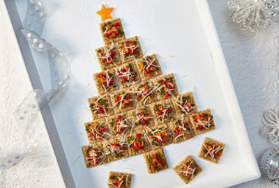 TRISCUIT Pesto Holiday Tree